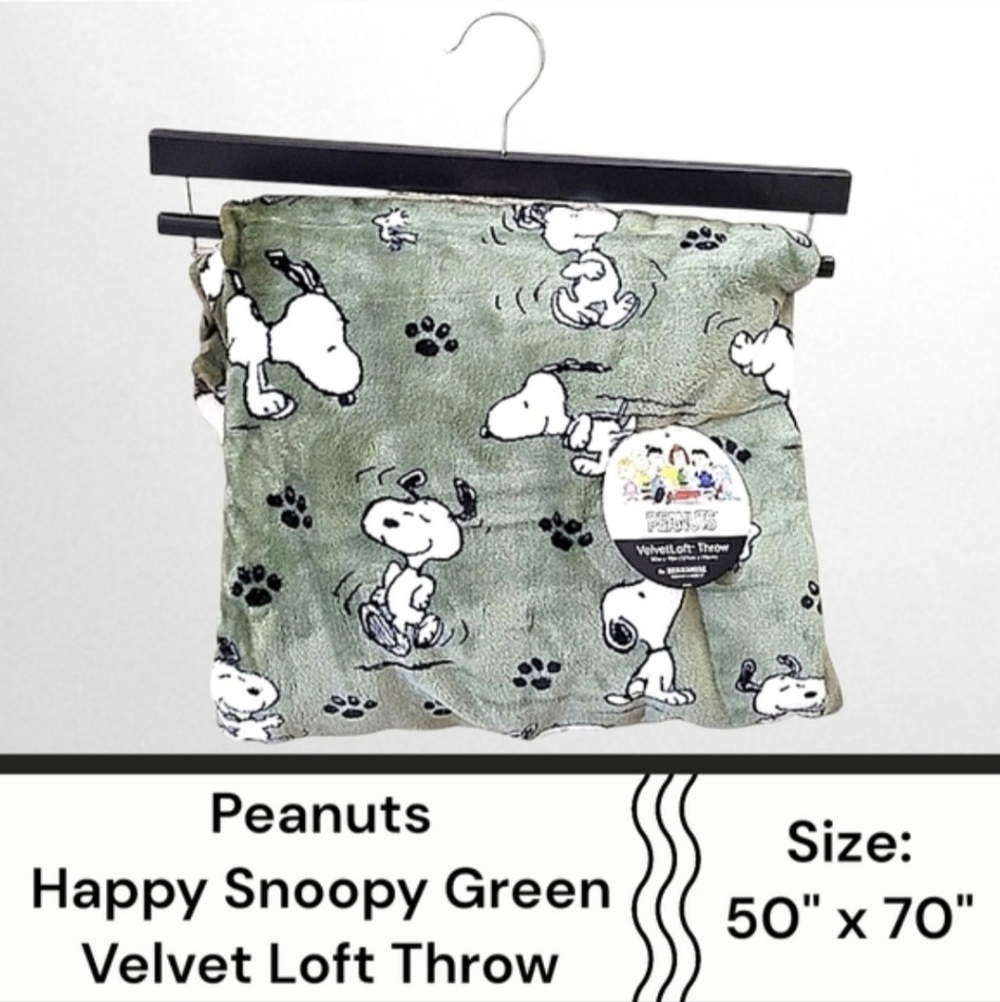 Peanuts Happy Snoopy Throw Green Velvet Loft 50" x 70" - Picture 8 of 8